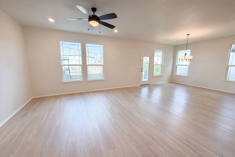 Photo 3 of 19 of 252 Sage Derby Dr, Hutto, TX