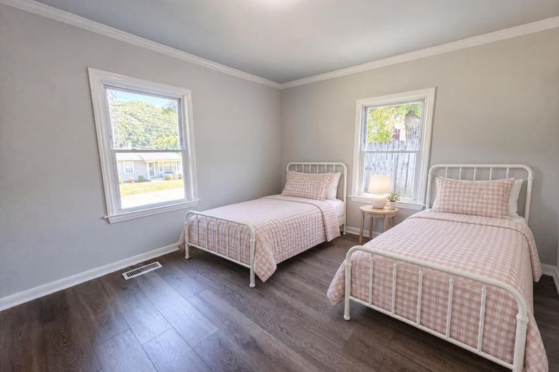 Photo 4 of 15 of 123 E Farmview St, Gastonia, NC