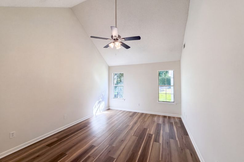 Photo 9 of 26 of 105 Nanci Ct, Stockbridge, GA