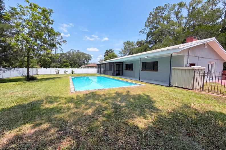 Photo 19 of 21 of 1605 Raiford Rd, Starke, FL