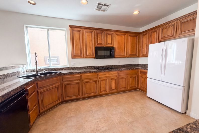 Photo 8 of 38 of 360 S Milan St, Henderson, NV