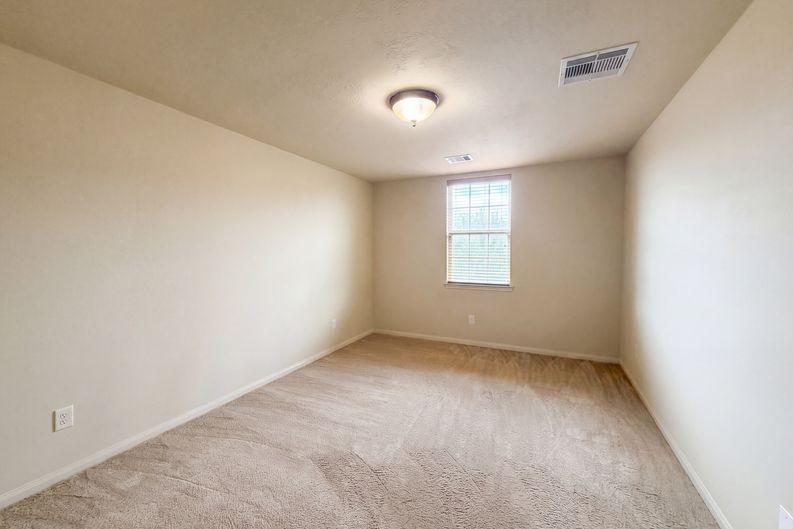 Photo 17 of 25 of 4710 Autumn Pine Ln, Houston, TX