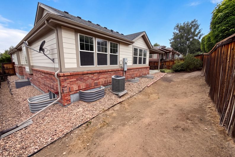 Photo 30 of 32 of 2802 S Ireland Way, Aurora, CO