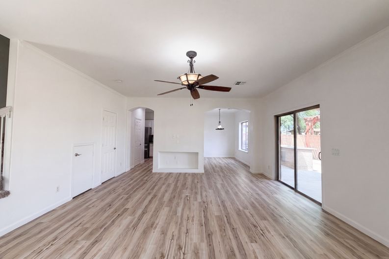 Photo 3 of 31 of 5641 S 10th Dr, Phoenix, AZ
