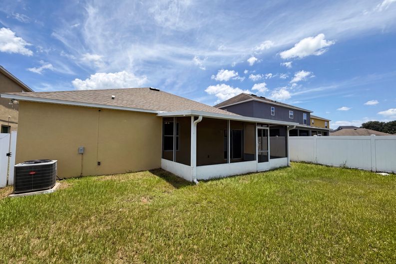 Photo 23 of 24 of 1048 Bethpage Rd, Auburndale, FL
