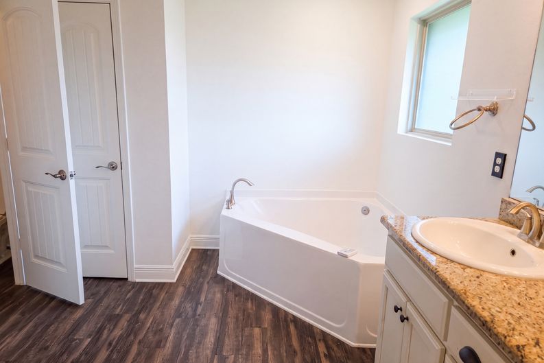 Photo 8 of 22 of 3054 Grady Tolbert Rd, Navarre, FL
