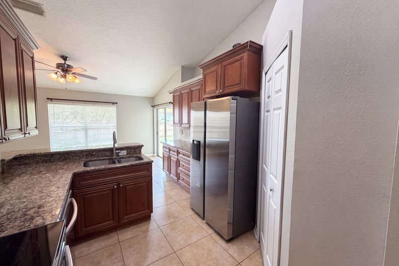Photo 15 of 29 of 17802 Jefferson St, Oakland, FL