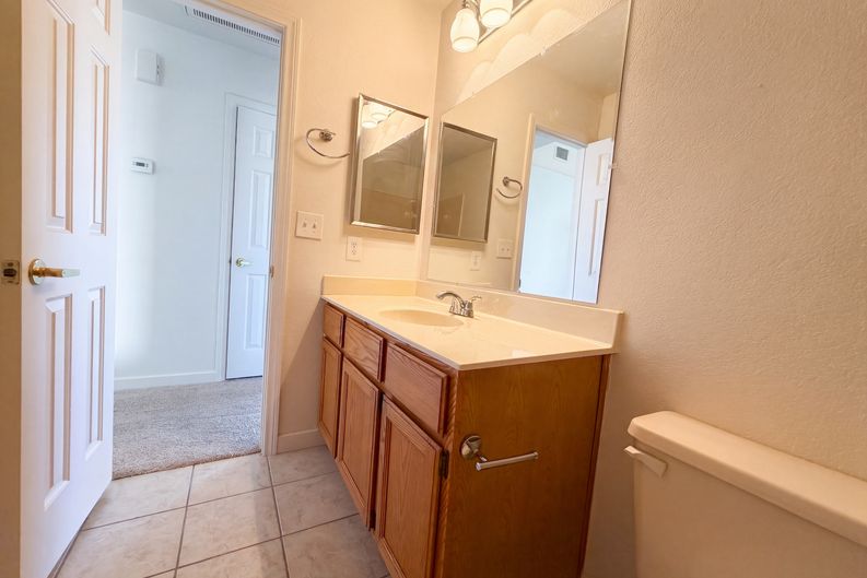Photo 32 of 41 of 1917 Altivo Dr, Henderson, NV