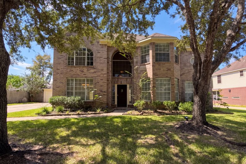 Photo 1 of 25 of 19401 Atasca Oaks Dr, Humble, TX