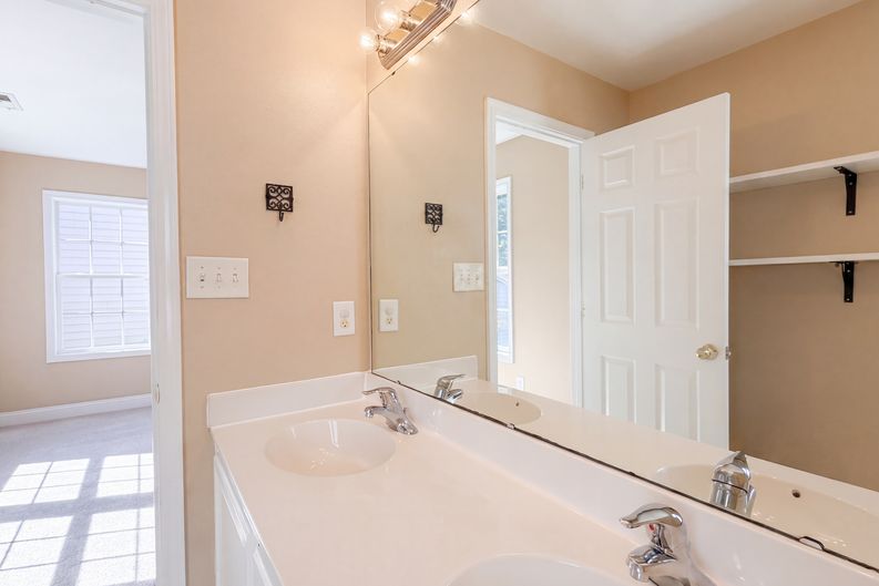 Photo 11 of 23 of 1750 Wilburn Park Ln NW, Charlotte, NC