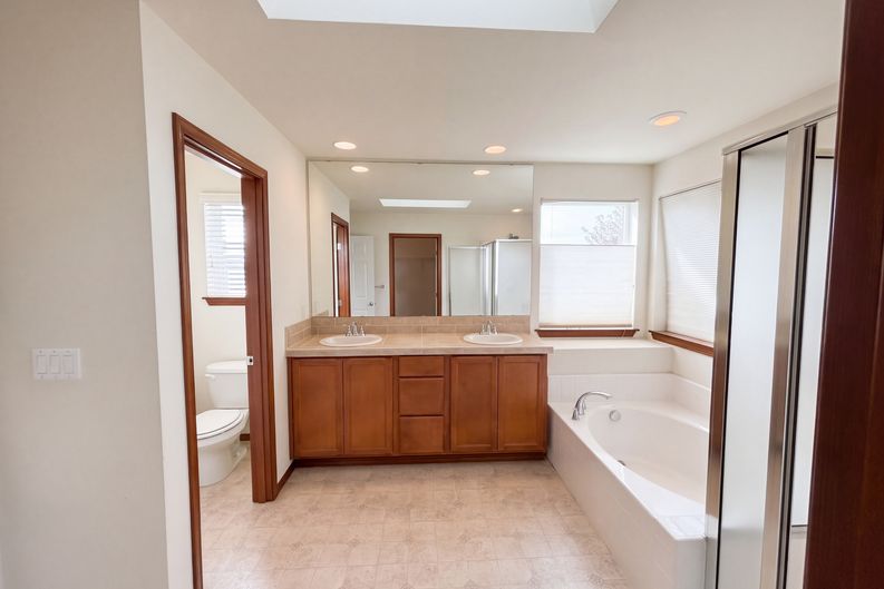 Photo 26 of 32 of 7629 NE 201st Pl, Kenmore, WA