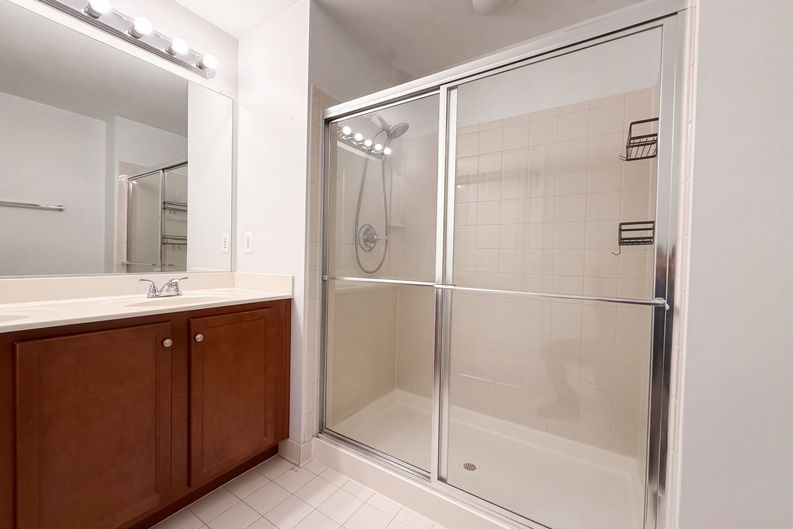 Photo 15 of 25 of 15613 John Diskin Cir, Woodbridge, VA