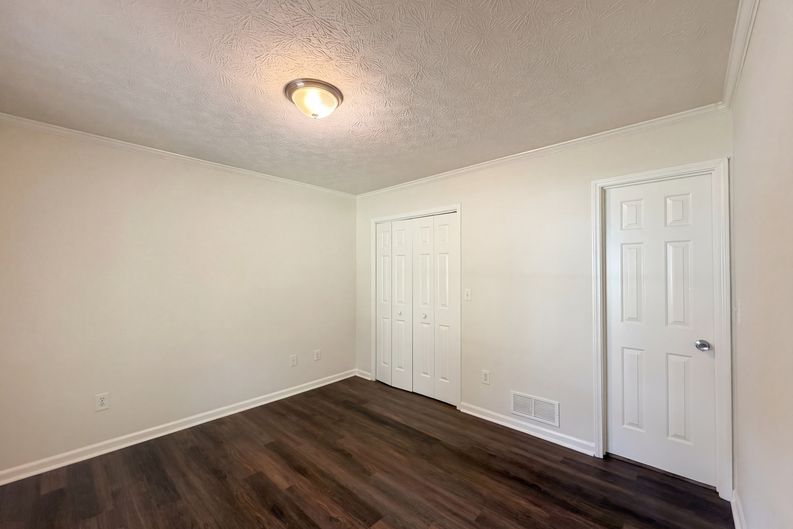 Photo 4 of 31 of 4479 Alpine Ct, Snellville, GA