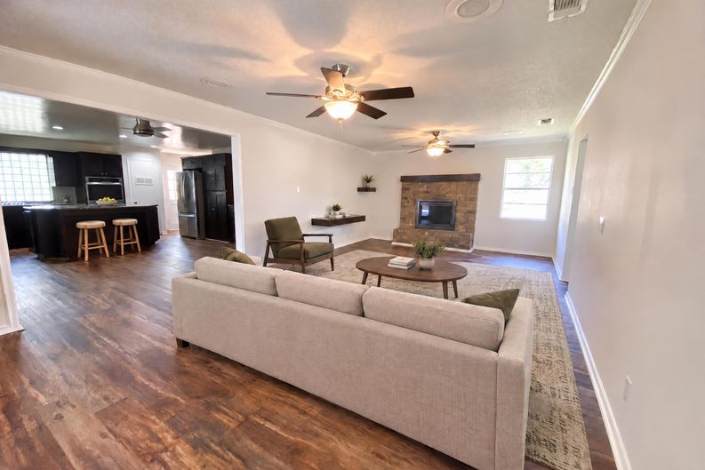 Photo 10 of 35 of 1607 Timberline Dr, Henderson, TX