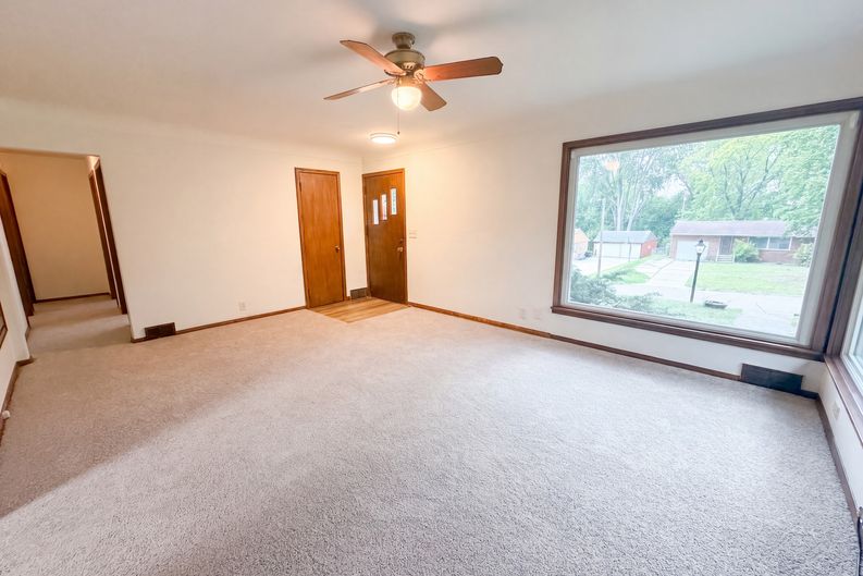 Photo 8 of 22 of 2804 Churchill St, Roseville, MN