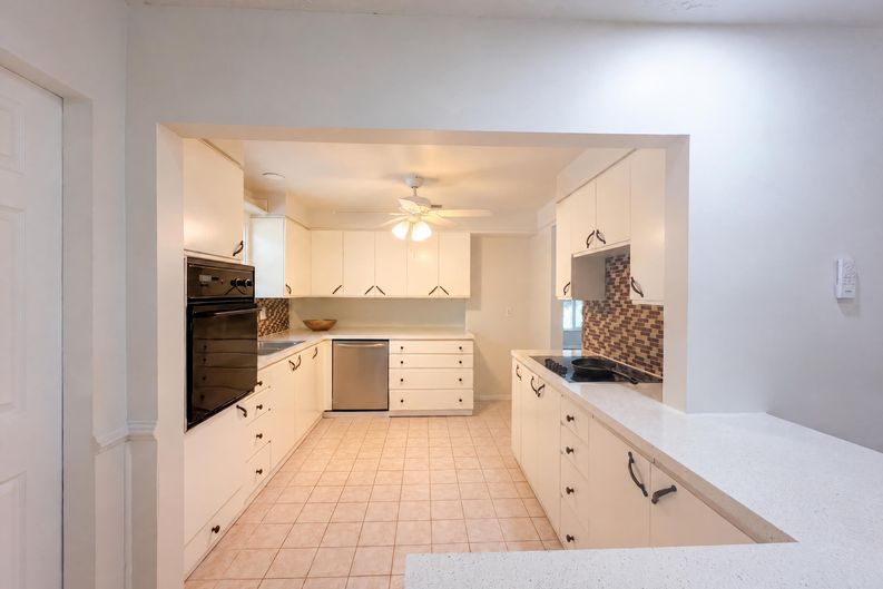 Photo 7 of 26 of 3010 Hatton St, Sarasota, FL