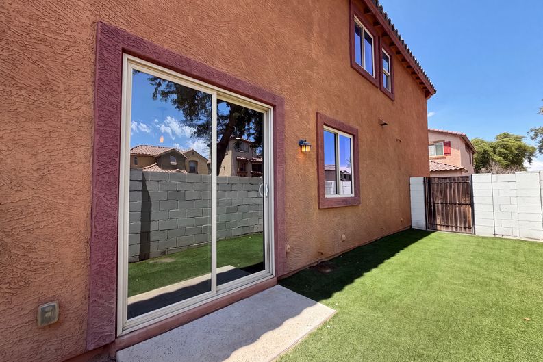 Photo 5 of 27 of 7730 W Giles Rd, Phoenix, AZ