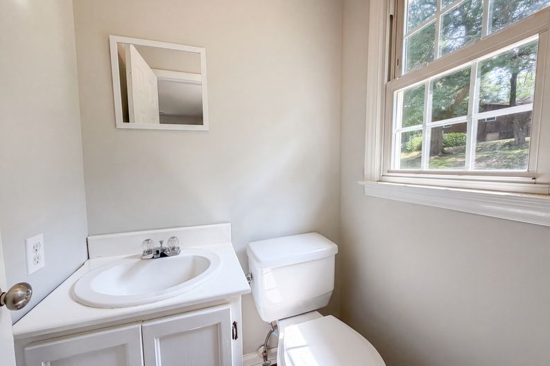 Photo 14 of 17 of 529 Timberlane Dr, Mount Holly, NC