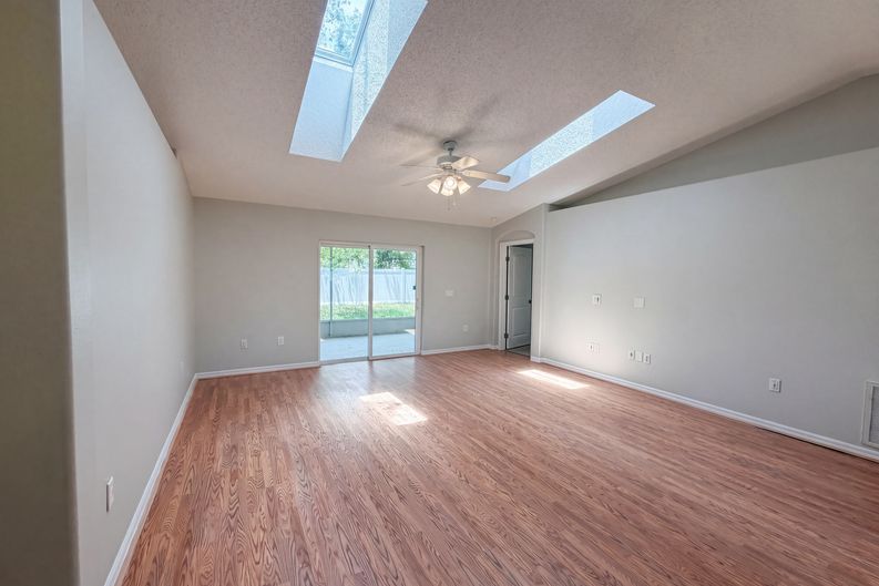 Photo 3 of 20 of 1360 Wildberry Ln, Deltona, FL