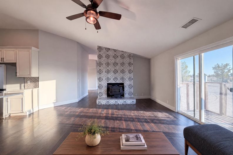 Photo 14 of 40 of 1401 60th St W, Rosamond, CA