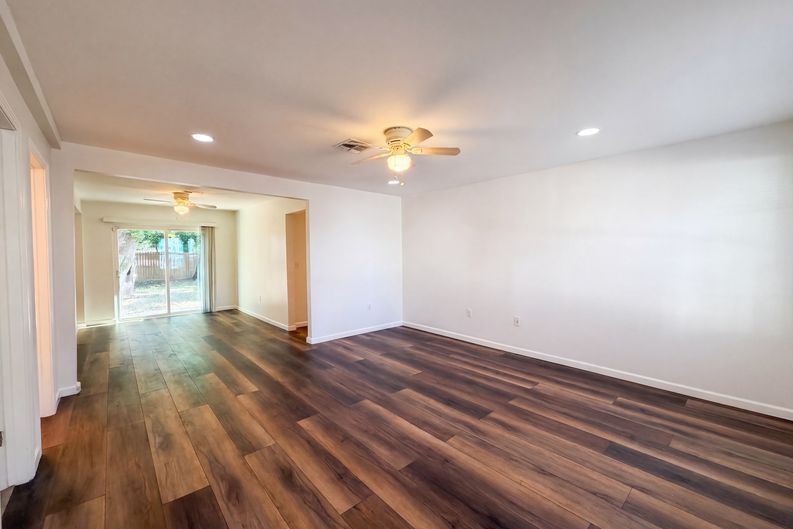 Photo 3 of 16 of 3537 Rebecca St, Houston, TX