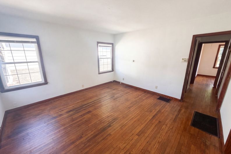 Photo 6 of 21 of 4915 Ralston Ave, Indianapolis, IN