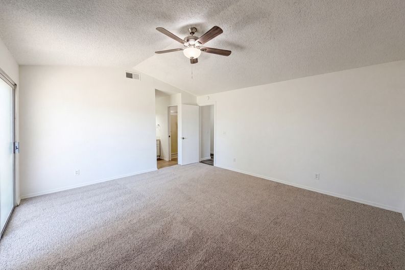 Photo 4 of 26 of 838 Dutra Ave, Rio Linda, CA