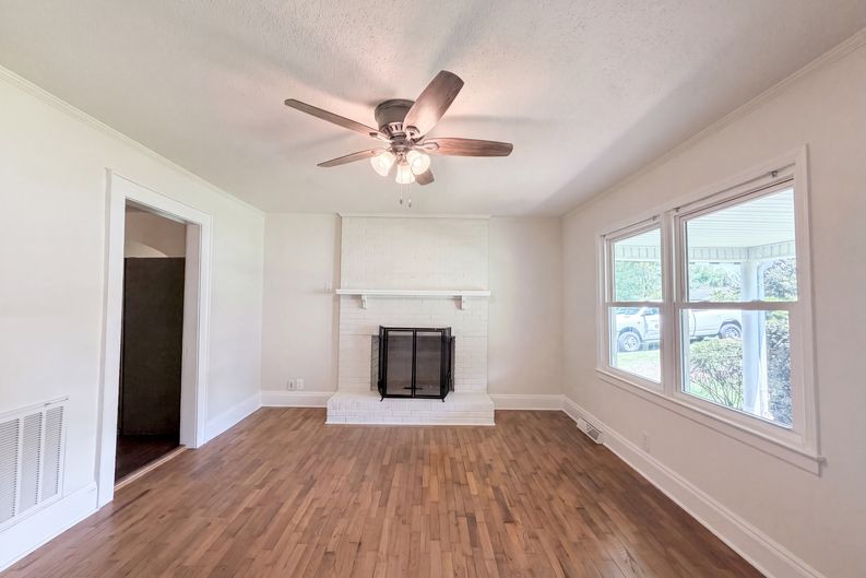 Photo 3 of 16 of 206 Lilly St, Cherryville, NC