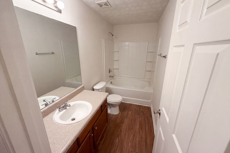 Photo 15 of 28 of 5747 Union Pointe Dr, Union City, GA