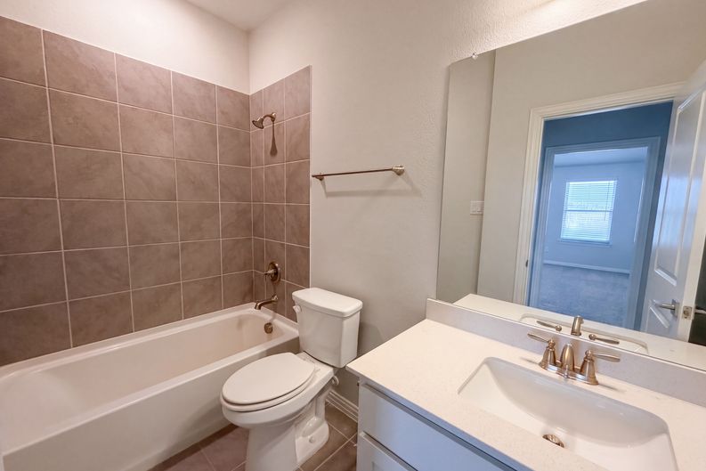 Photo 16 of 22 of 1448 Martingale Ln, Forney, TX