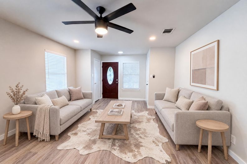 Photo 8 of 16 of 1076 Shadow Creek Blvd, Buda, TX