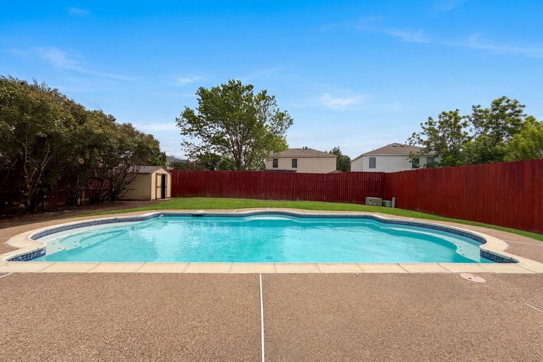 Photo 17 of 19 of 7001 Edmundson Dr, Arlington, TX