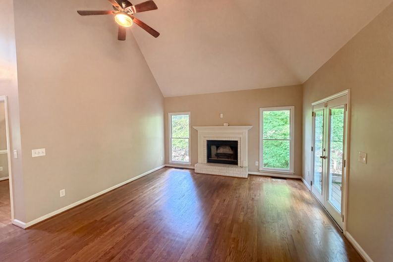 Photo 3 of 34 of 2299 Camden Dr SW, Marietta, GA