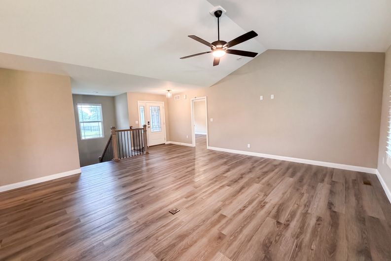 Photo 7 of 20 of 217 Emerald Way W, Granite City, IL