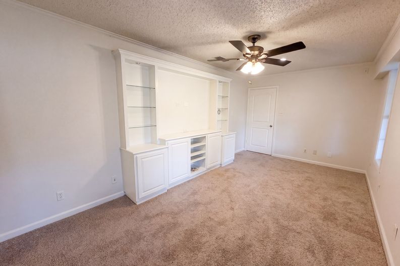 Photo 10 of 22 of 203 Frost Creek Ave, Groesbeck, TX