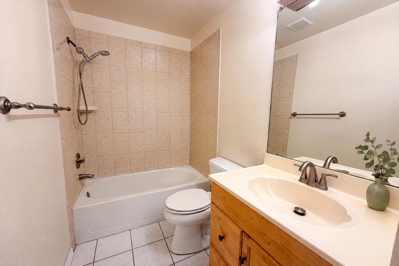 Photo 8 of 17 of 11648 Hidden Hollow Cir, Tampa, FL