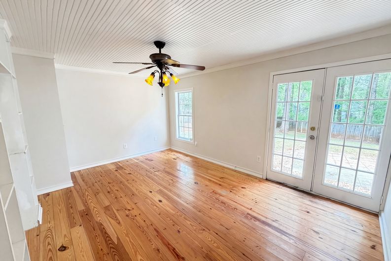 Photo 11 of 23 of 5073 Farm Valley Dr NE, Woodstock, GA