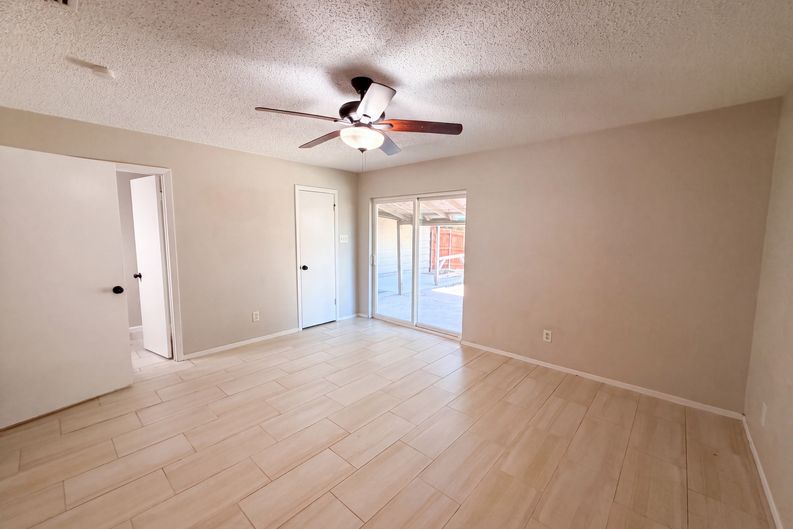 Photo 6 of 17 of 922 Meadowdale Cir, Garland, TX