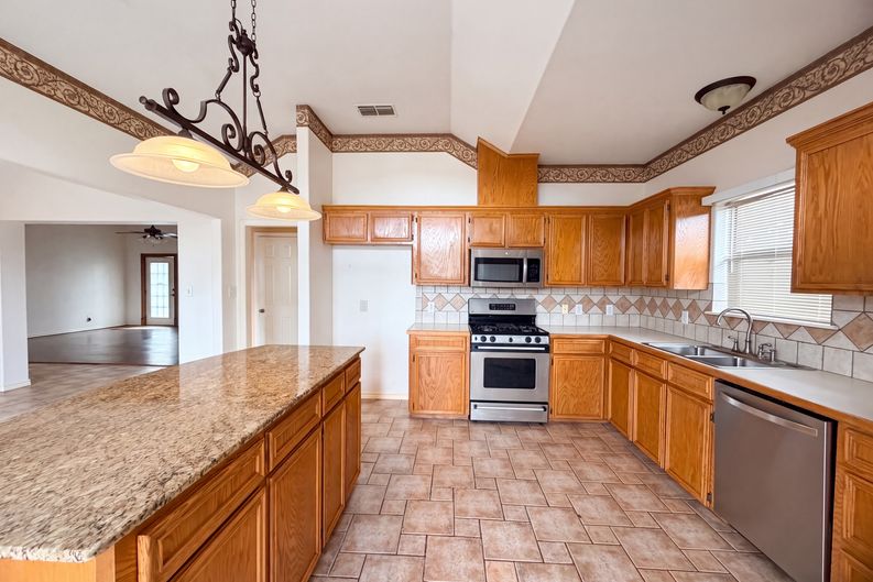 Photo 7 of 53 of 14925 Beal Dr, Corpus Christi, TX