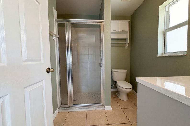 Photo 10 of 23 of 102 SE 43rd Ln, Cape Coral, FL