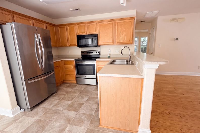 Photo 4 of 23 of 1750 Wilburn Park Ln NW, Charlotte, NC
