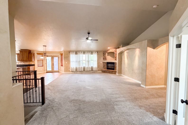 Photo 3 of 31 of 14496 S Fox Creek Dr, Herriman, UT