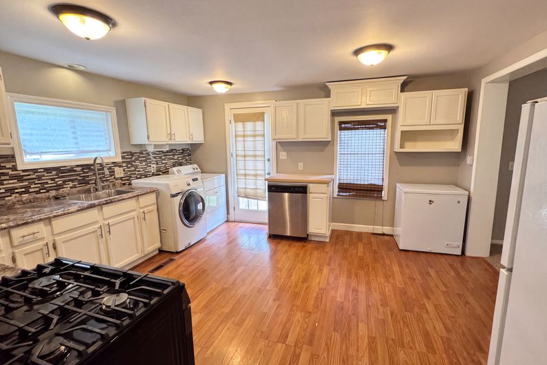 Photo 4 of 29 of 1446 E Whiteside St, Springfield, MO