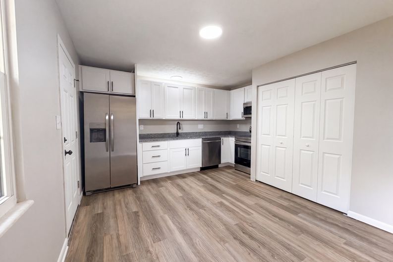 Photo 3 of 38 of 6363 Sandric Ln, Liberty Township, OH