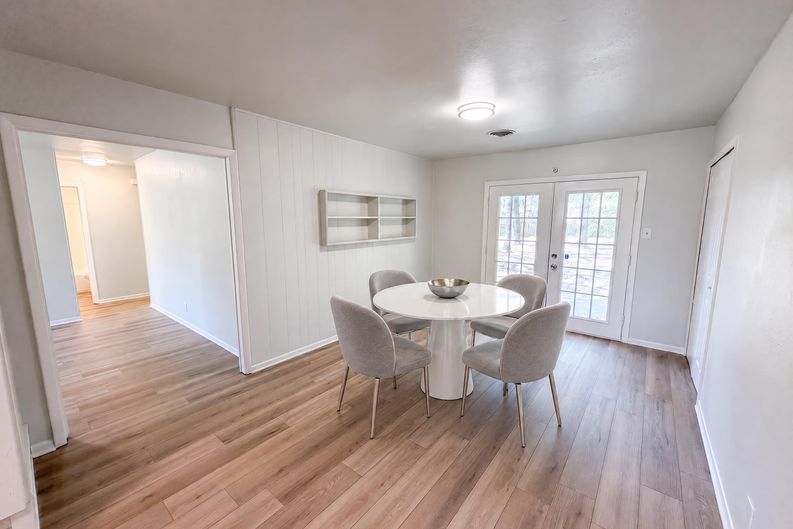 Photo 8 of 23 of 1229 King Dr, Bedford, TX