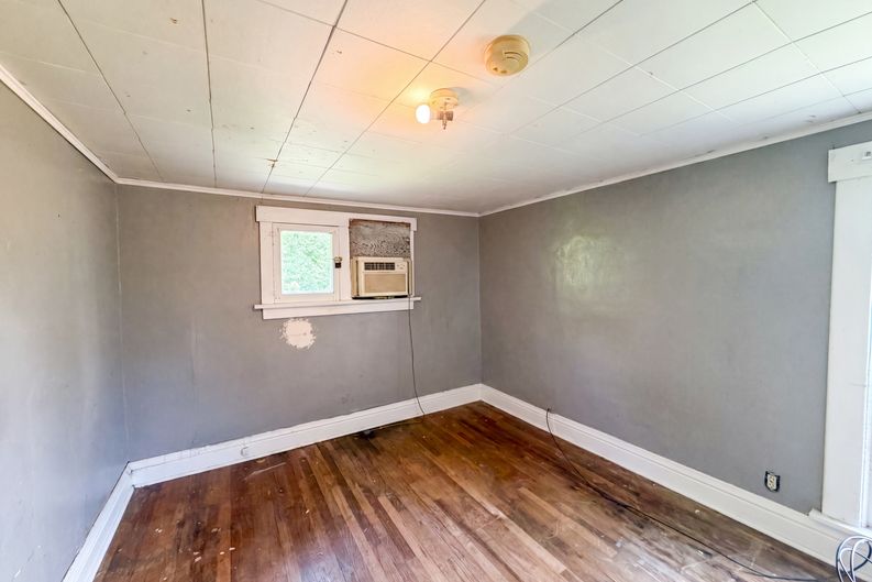 Photo 4 of 27 of 2670 Fern Ave, Columbus, OH