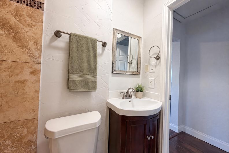 Photo 10 of 17 of 2832 Avenue I, Fort Worth, TX
