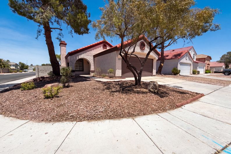 Photo 15 of 18 of 6212 Warm River Rd, Las Vegas, NV