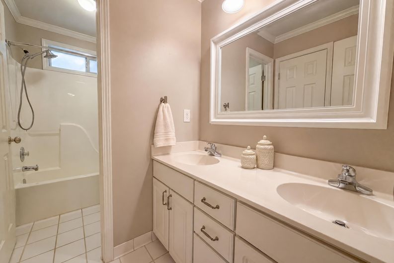 Photo 16 of 34 of 2299 Camden Dr SW, Marietta, GA