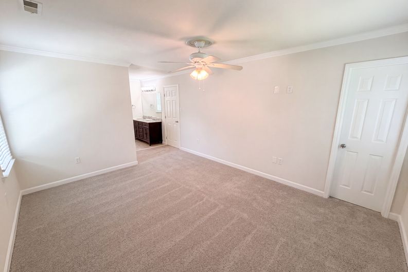 Photo 9 of 24 of 6735 Carmel Hills Dr, Charlotte, NC